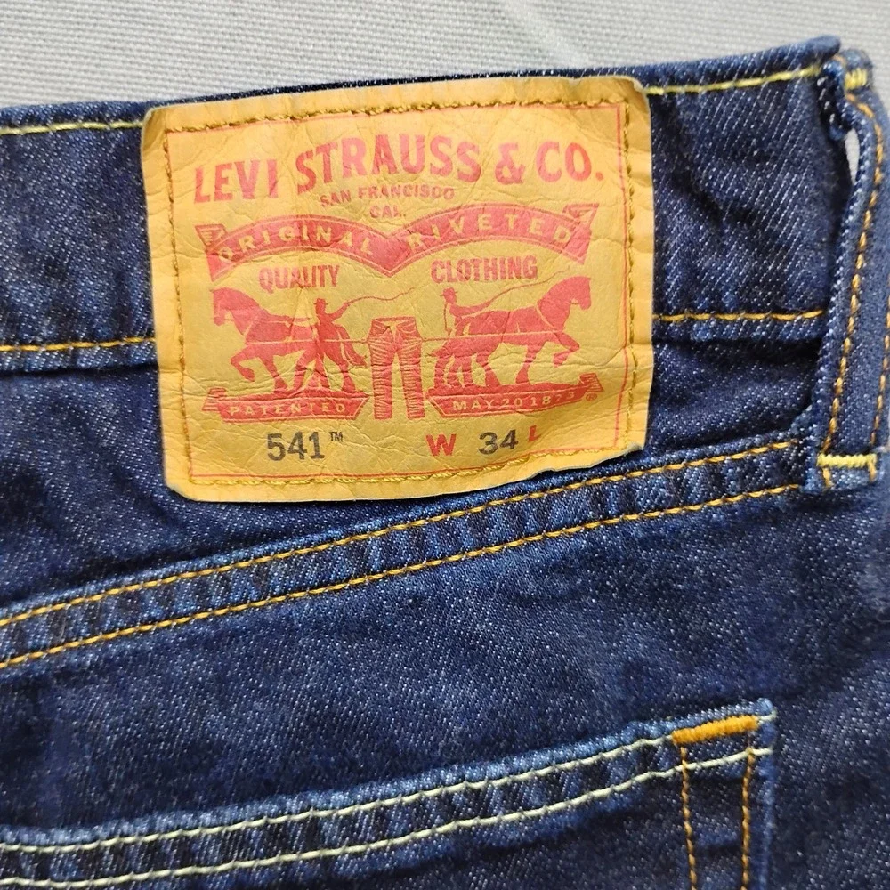 Levis 541 Athletic Taper Mens Dark Wash Denim Shorts Size 34 Blue 11in